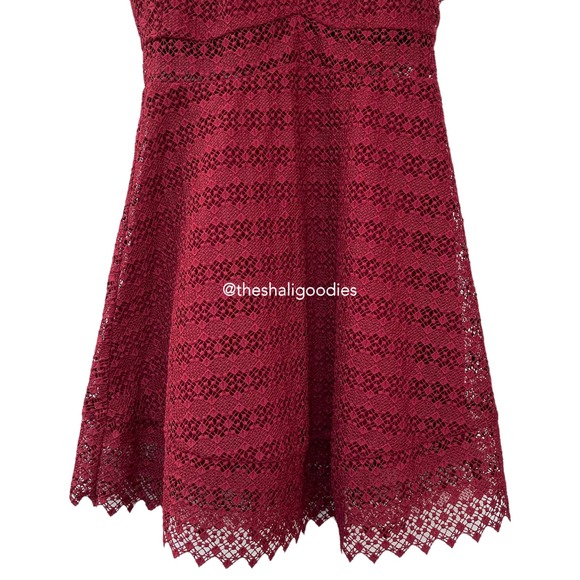 NEW SANDRO Lindsey Dress Red Lace V Neck Geometric - Picture 6 of 8